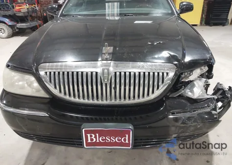 2010 Lincoln Town Car Signature Limited from USA, damaged, VIN 2LNBL8CV3AX753056